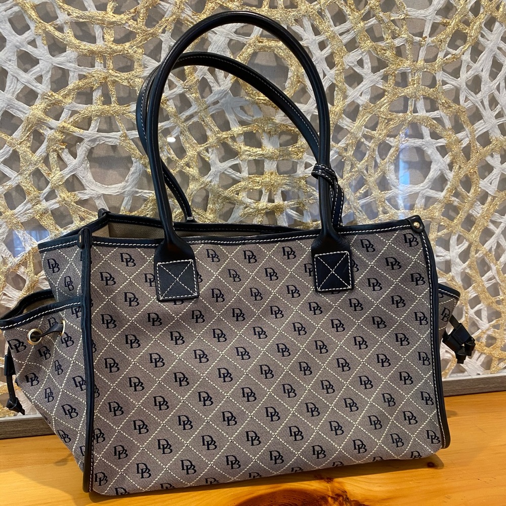 Dooney And Bourke Classic Shoulder Bag tote